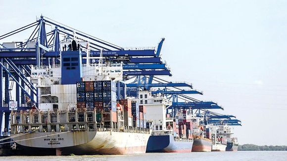 Xuất khẩu đang là điểm sáng của nền kinh tế. Ảnh: VIẾT CHUNG