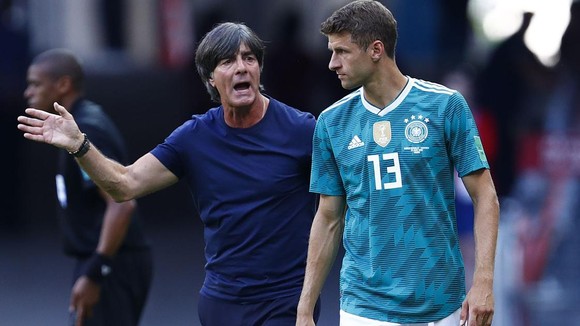 HLV Joachim Loew và Thomas Muller ở tuyển Đức