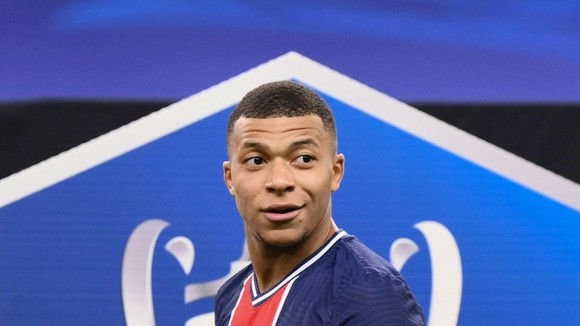 Kylian Mbappe sẽ bỏ túi cả núi tiền nếu chấp nhận ở lại Paris