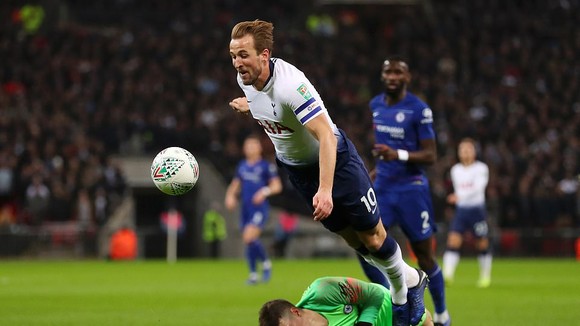 Harry Kane ;luôn là mối đe dọa cho Chelsea ở sân Tottenham Hotspur