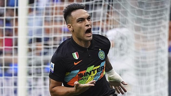 Lautaro Martinez ăn mừng bàn thắng