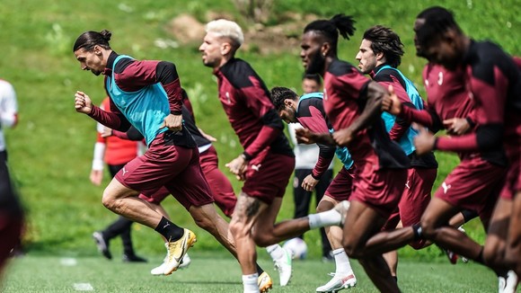 Ibrahimovic đang hồi phục sau ca phẫu thuật