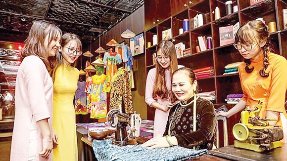 Bảo tàng Áo dài TPHCM. Ảnh: DŨNG PHƯƠNG
