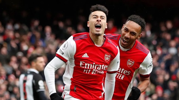 Gabriel Martinelli ăn mừng bàn thắng