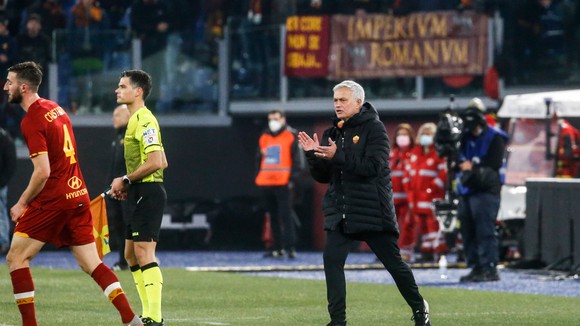 Jose Mourinho thừa nhận thất bại trên sân nhà trước Inter Milan