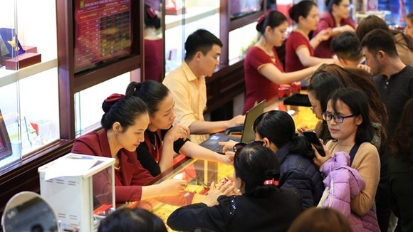 Giao dịch vàng tại doanh nghiệp. (Ảnh: PV/Vietnam+)