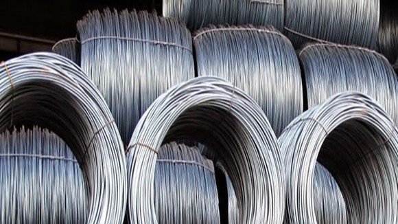 Giá thép tăng phi mã lên hơn 40% trong quý đầu năm được lý giải do nguyên liệu toàn cầu tăng giá mạnh. Ảnh: HPG