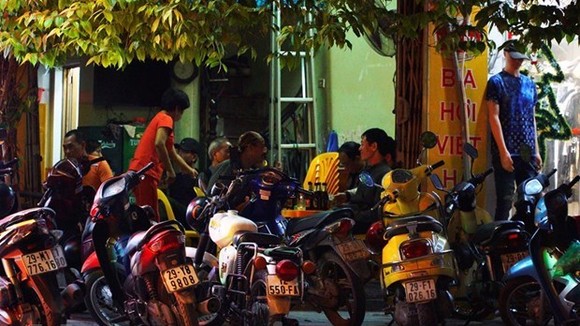 Các quán bia, bia hơi sẽ tạm dừng hoạt động để phòng chống dịch bệnh. (Ảnh: Minh Sơn/Vietnam+)