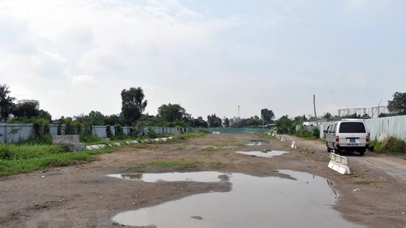 Một đoạn của Dự án đường Vành đai 2, đoạn qua phường Tam Phú, quận Thủ Đức. (Ảnh: Tiến Lực/TTXVN)