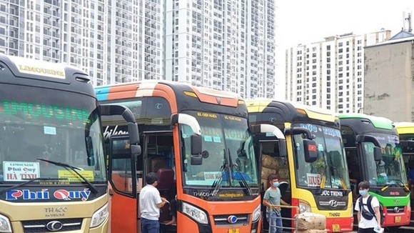 Đã có nhiều địa phương đồng ý thí điểm mở lại vận tải xe khách liên tính. (Ảnh: CTV/Vietnam+)