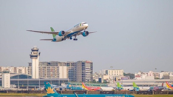 Các hãng hàng không đã nhanh chóng công bố mở lại hàng loạt đường bay nội địa từ ngày 10/10. (Ảnh: CTV/Vietnam+)