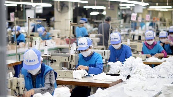 Tập đoàn Dệt may Việt Nam nhanh chóng phục hồi sản xuất sau giãn cách xã hội nhờ ổn tỷ lệ lớn lực lượng lao động quay trở lại sản xuất. (Ảnh minh họa: Đức Duy/Vietnam+)