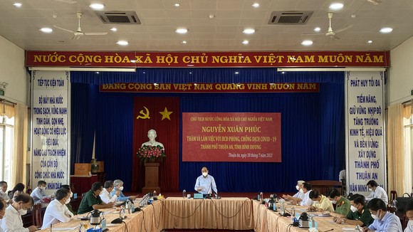 Chủ tịch nước Nguyễn Xuân Phúc phát biểu chỉ đạo tại buổi làm việc với lãnh đạo TP Thuận An