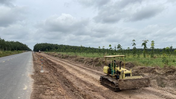 Dự án đường ĐT.794 đoạn từ ngã ba Kà Tum đến cầu Sài Gòn (giai đoạn 2), huyện Tân Châu đang được triển khai thi công