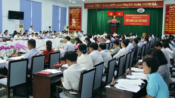 Các đại biểu thảo luận tại hội nghị đầu tiên của Ban Chấp hành Đảng bộ TP Thủ Đức. Ảnh: MINH HIẾU
