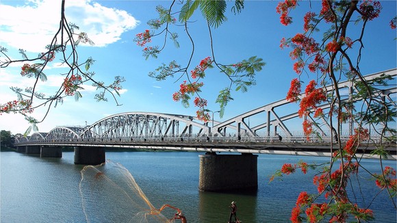Theo Nghị quyết số 1264/NQ-UBTVQH14, thành phố Huế hiện tại sẽ được mở rộng tới gần 3,7 lần với dân số tăng gần gấp đôi