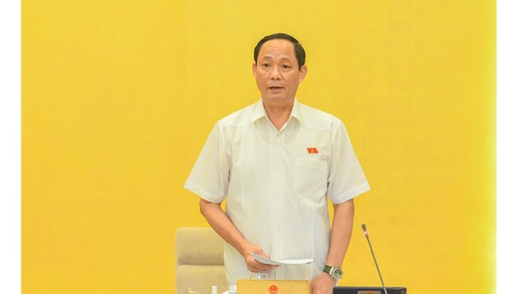 Phó Chủ tịch Quốc hội Trần Quang Phương điều hành phiên họp