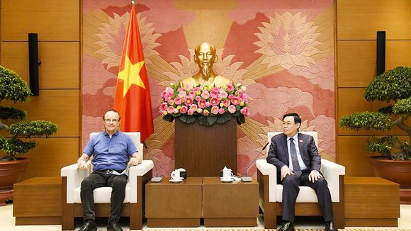 Chủ tịch Quốc hội Vương Đình Huệ tiếp ông Milovan Stankvo, nhà sáng lập kiêm Giám đốc công nghệ Công ty NG Biotech