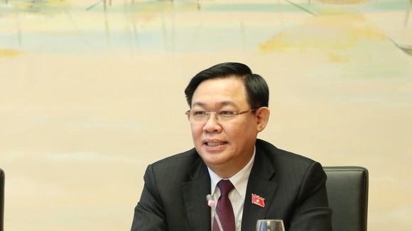 Chủ tịch Quốc hội Vương Đình Huệ phát biểu tại phiên họp tổ