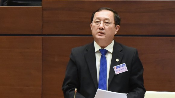 Bộ trưởng Bộ KH-CN Huỳnh Thành Đạt tiếp thu nhiều nội dung vừa được Quốc hội cho ý kiến chiều nay, 26-10. Ảnh: QUANG PHÚC