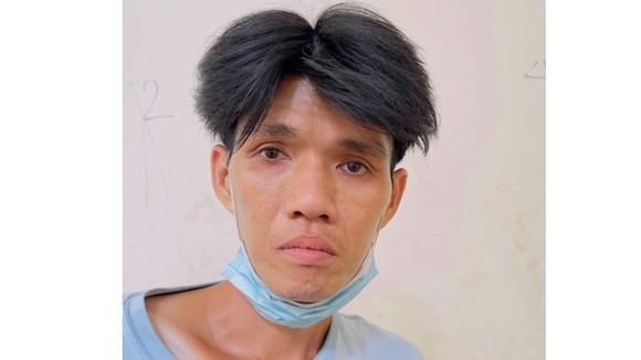 Đối tượng Huỳnh Chí Dũng tại cơ quan công an. Ảnh: CA