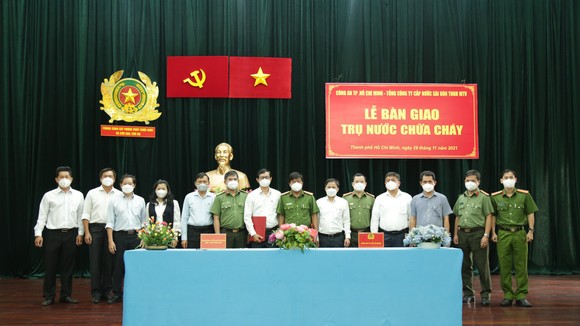 Bàn giao 7.745 trụ nước chữa cháy cho Tổng Công ty Cấp nước Sài Gòn TNHH MTV. Ảnh: T.C