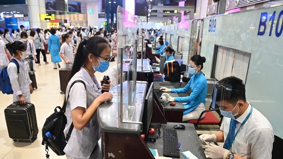 Khách quốc tế nhập cảnh vào Việt Nam