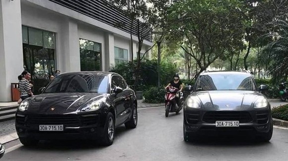 Hai chiếc xe sang có cùng biển số gây xôn xao cộng đồng mạng