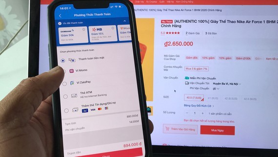 Information leaks in online purchasing is a lucrative chance for cyber criminals to steal personal information of Internet users. (Photo: SGGP)