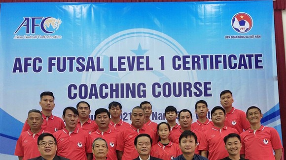 Có 15 HLV tham gia lớp học