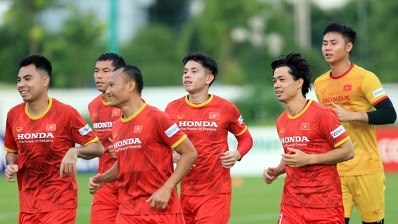 V-League không thi đấu là khó khăn cho BHL trong việc tìm kiếm thêm nguồn cầu thủ từ bên ngoài bộ khung hiện nay