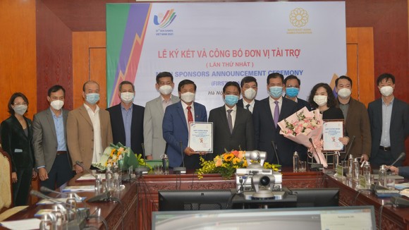 Ban tổ chức chúc mừng hai nhà tài trợ kim cương
