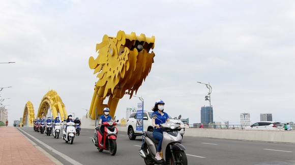 Tổng đài chạy roadshow tuyên truyền về đường dây nóng phản ánh, góp ý