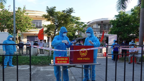 Phường An Hải Bắc (quận Sơn Trà, TP Đà Nẵng) tổ chức diễn tập bầu cử trong tình hình dịch Covid-19 vào chiều 18-5