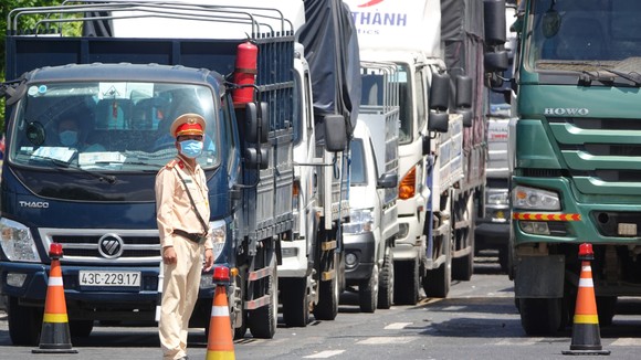 Trạm kiểm soát dịch quốc lộ 1A thuộc xã Hòa Phước (huyện Hòa Vang, TP Đà Nẵng) là chốt trọng điểm, đón đầu các phương tiện từ phía Nam vào TP Đà Nẵng