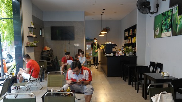 Đường phố Đà Nẵng ngày mở cửa phục vụ tại chỗ