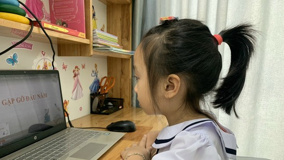 Các trường học tại các địa phương đang áp dụng cấp độ 3 vẫn tiếp tục học trực tuyến