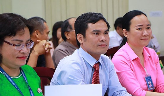 TS. Đào Tuấn Hậu, Trưởng Khoa Triết học, Trường ĐH KHXH & NV TPHCM (ngồi giữa)