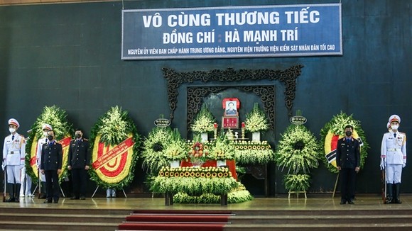 Lễ tang đồng chí Hà Mạnh Trí được tổ chức theo nghi thức cấp Nhà nước. Ảnh: HOÀNG BÍCH - HỮU THẮNG