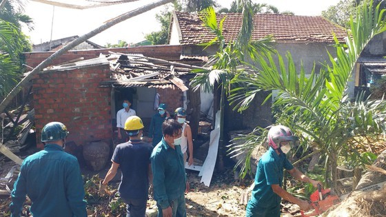Lốc xoáy diễn ra rất nhanh, chỉ trong vòng vài phút khiến nhiều người dân không kịp di chuyển tài sản