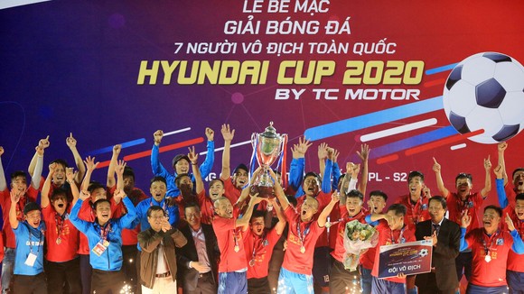 Song Hùng FC - đại diện đến từ TPHCM là nhà vô địch toàn quốc mùa giải 2020. Ảnh: T.L.