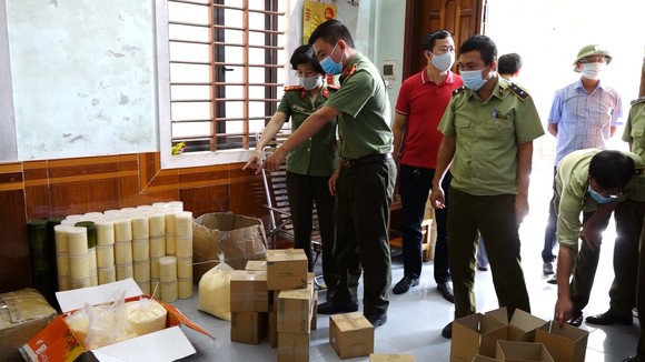 Cơ quan chức năng kiểm tra tại hiện trường