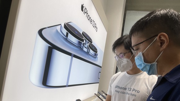 Người dùng trải nghiệm iPhone 13