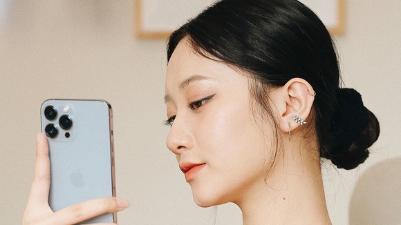 iPhone 13 với màu xanh mới