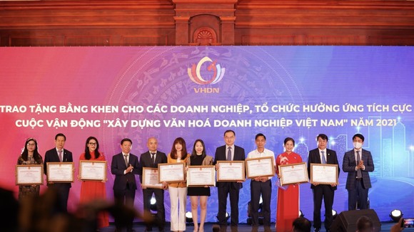 Huawei Việt Nam vinh dự nhận bằng khen