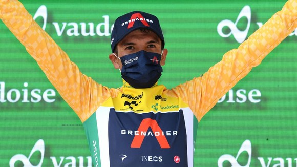 Richard Carapaz giành áo vàng chung cuộc