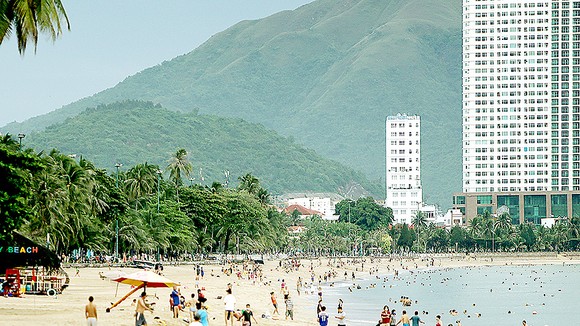 Some localities allow swimming at public beaches. (Photo: SGGP)