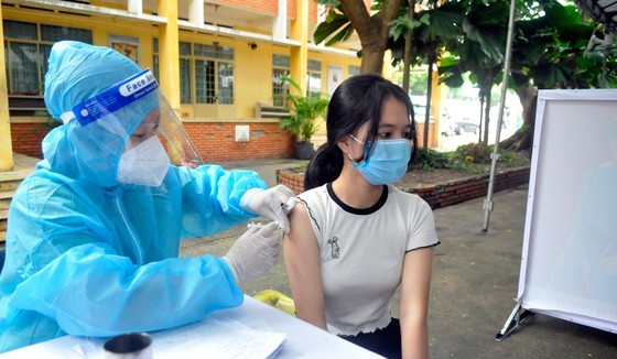 First students of the country general and HCMC particular get Covid-19 vaccine.