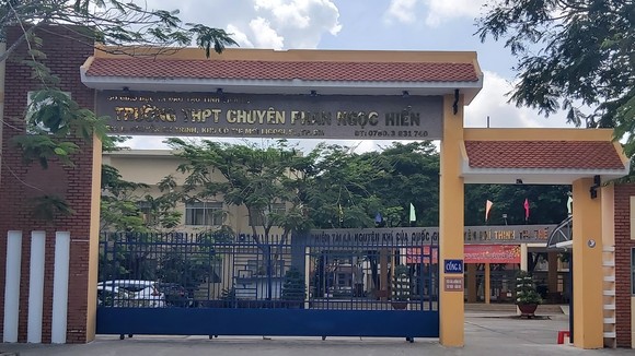 Trường THPT chuyên Phan Ngọc Hiển