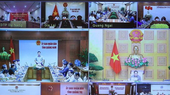 Thủ tướng Phạm Minh Chính chủ trì họp về khắc phục hậu quả cơn bão số 4. ẢNH: VIẾT CHUNG